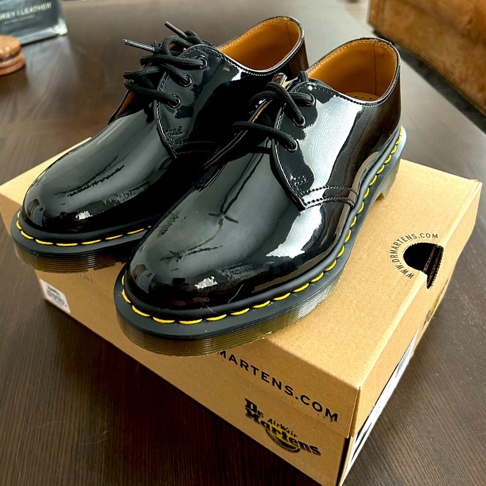 Never worn Doc Marten Oxfords!! Shiny and adorable!